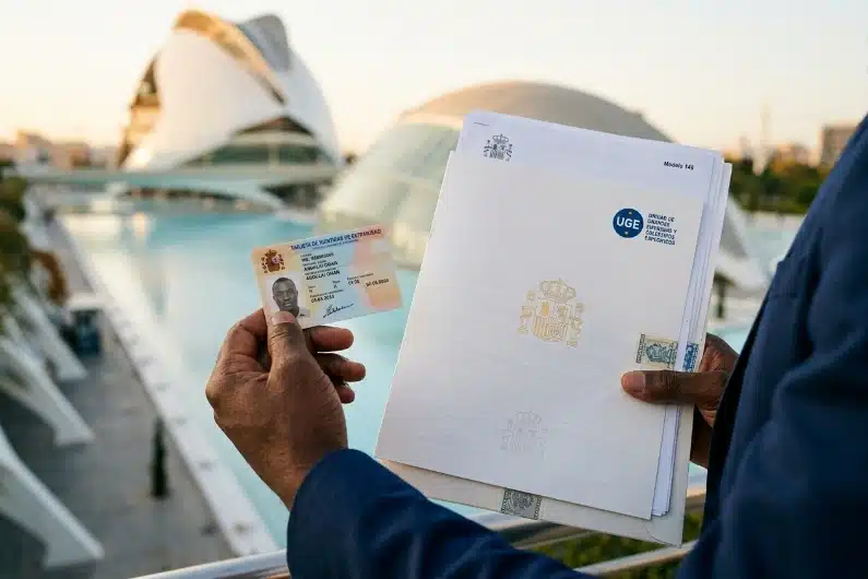 Guide complet 2026 sur le visa nomade digital en Espagne et l'application du régime fiscal Beckham pour les expatriés francophones.
